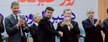 د پژواک خبريال نويد بارکزي د کال د غوره خبريال جايزه ترلاسه کړه